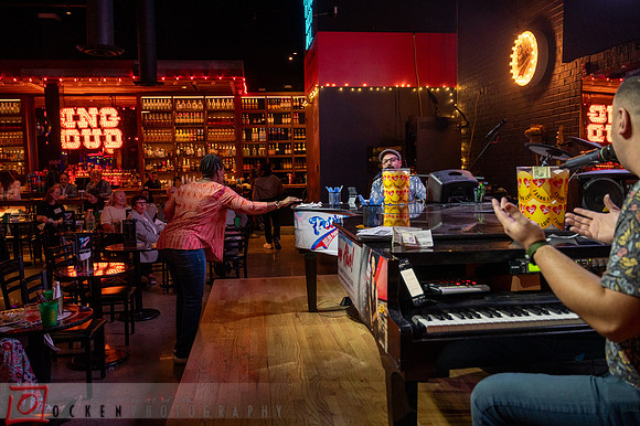 033 Piano Bar