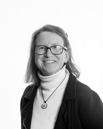 026 Amy Carlson BW