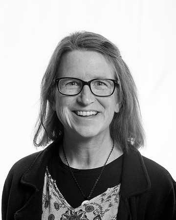 077 Amy Carlson BW