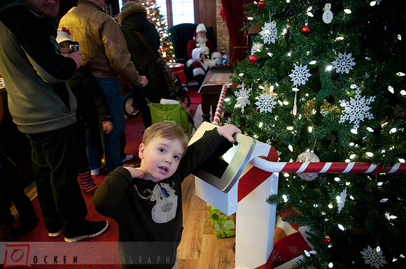005 2011 Santa Village